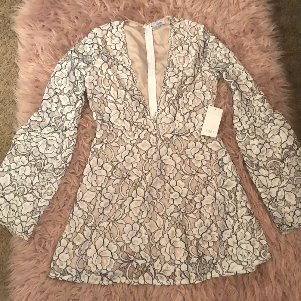 Tobi White/cream dress with black lining